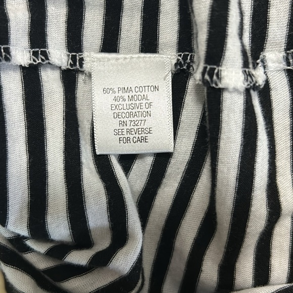 Women’s dressy tank top in a small - Picture 4 of 4